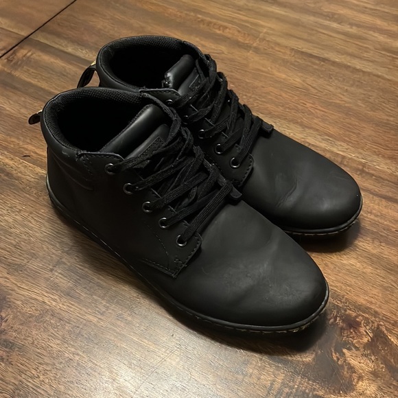 Men’s Maleke Leather boots by Doc Martens - Picture 1 of 7